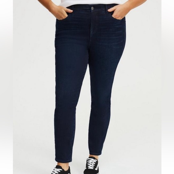 NWOT Torrid Bombshell Skinny Jeans - Picture 2 of 8